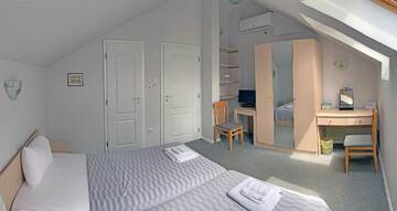 Фото номера Двухместный номер Делюкс в мансарде Гостевой дом Da Vinci Guesthouse г. Выршец 3